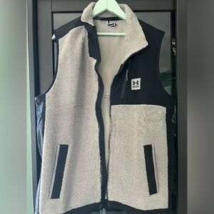 UNDER ARMOUR Fleece Vest Black and Gray Men’s Large Great Condition!